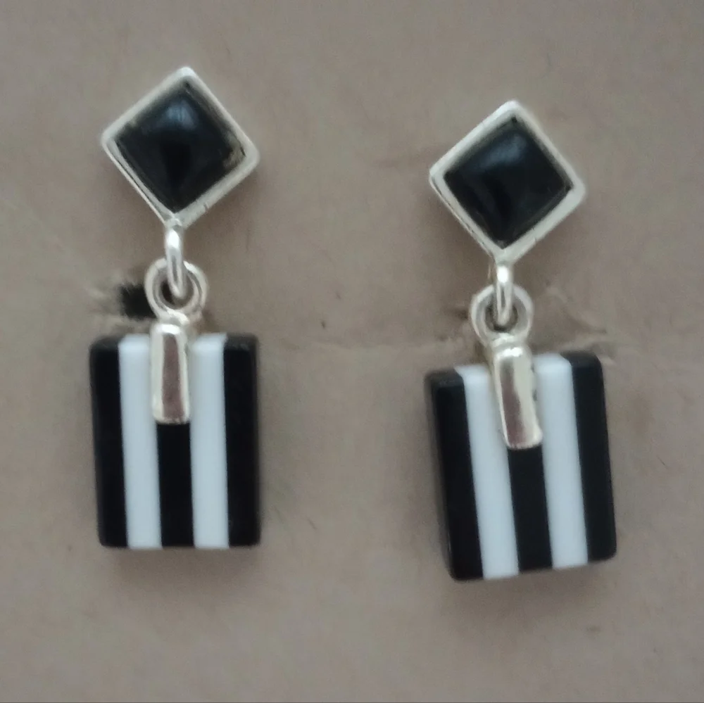 Vintage Black and White Clip-On Earrings - Picture 3 of 6